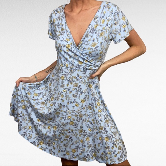 Rachel Ashwell | Sky Blue Botanical Short Sleeve Surplice V-Neck Mini Sundress - Picture 2 of 7